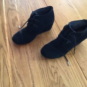 Toms Wedge Black Booties